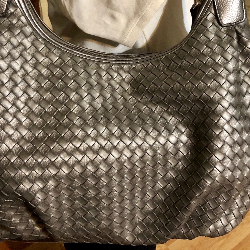 XOXO Silver Woven Hobo Bag in  basket weave zip top 10x14 NWOT